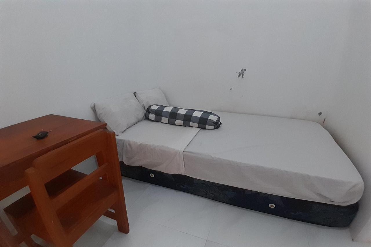 Spot On 93410 Wisma Bintang Джепара Екстериор снимка