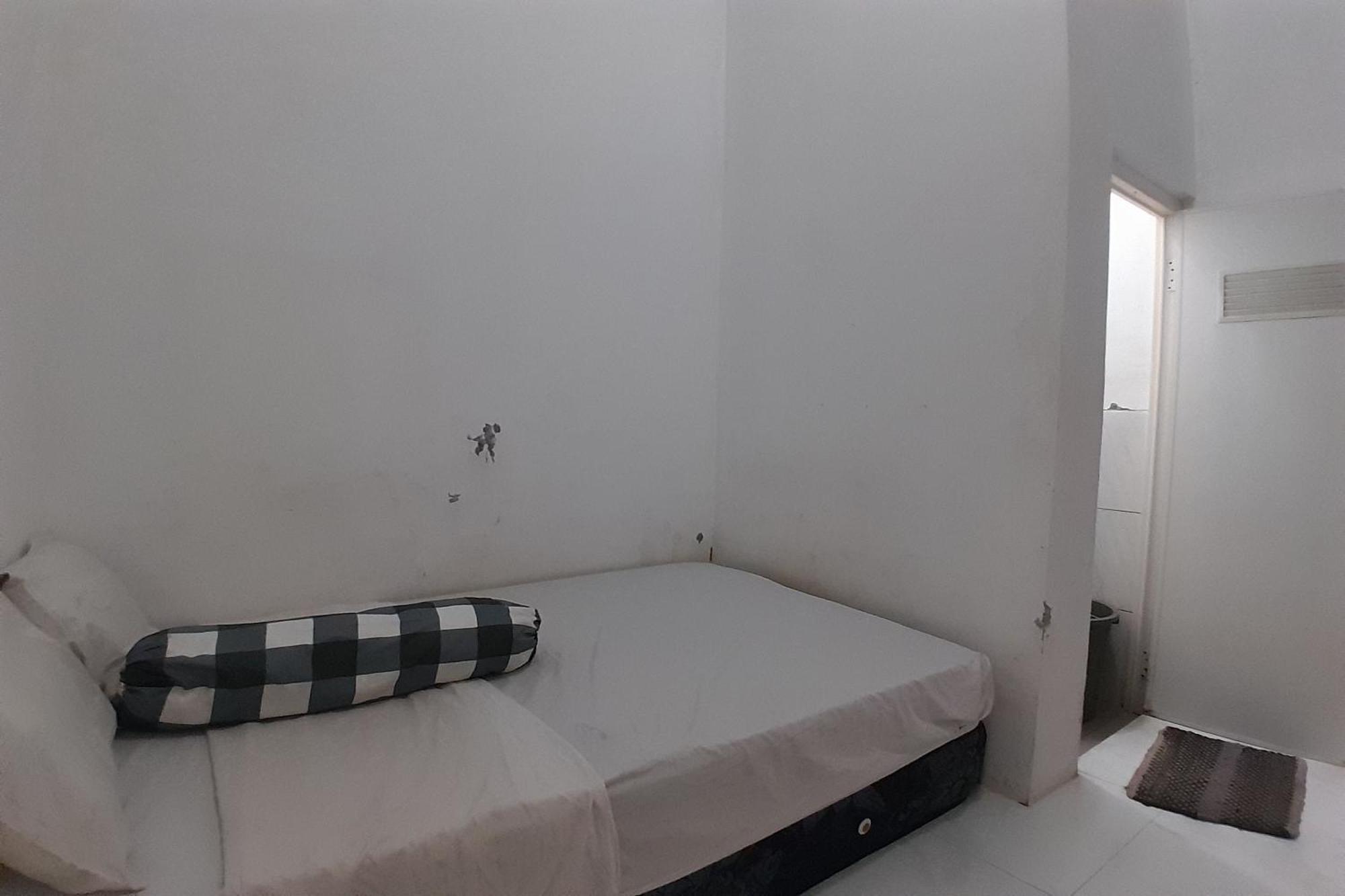 Spot On 93410 Wisma Bintang Джепара Екстериор снимка