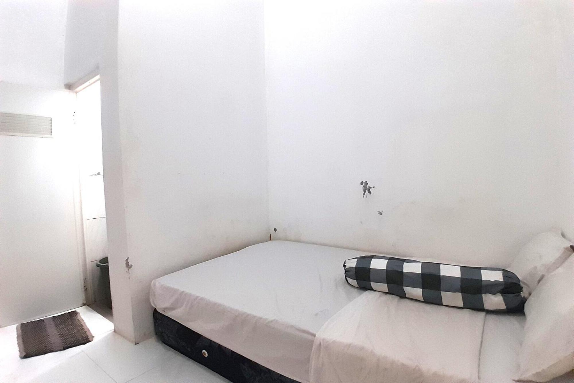 Spot On 93410 Wisma Bintang Джепара Екстериор снимка