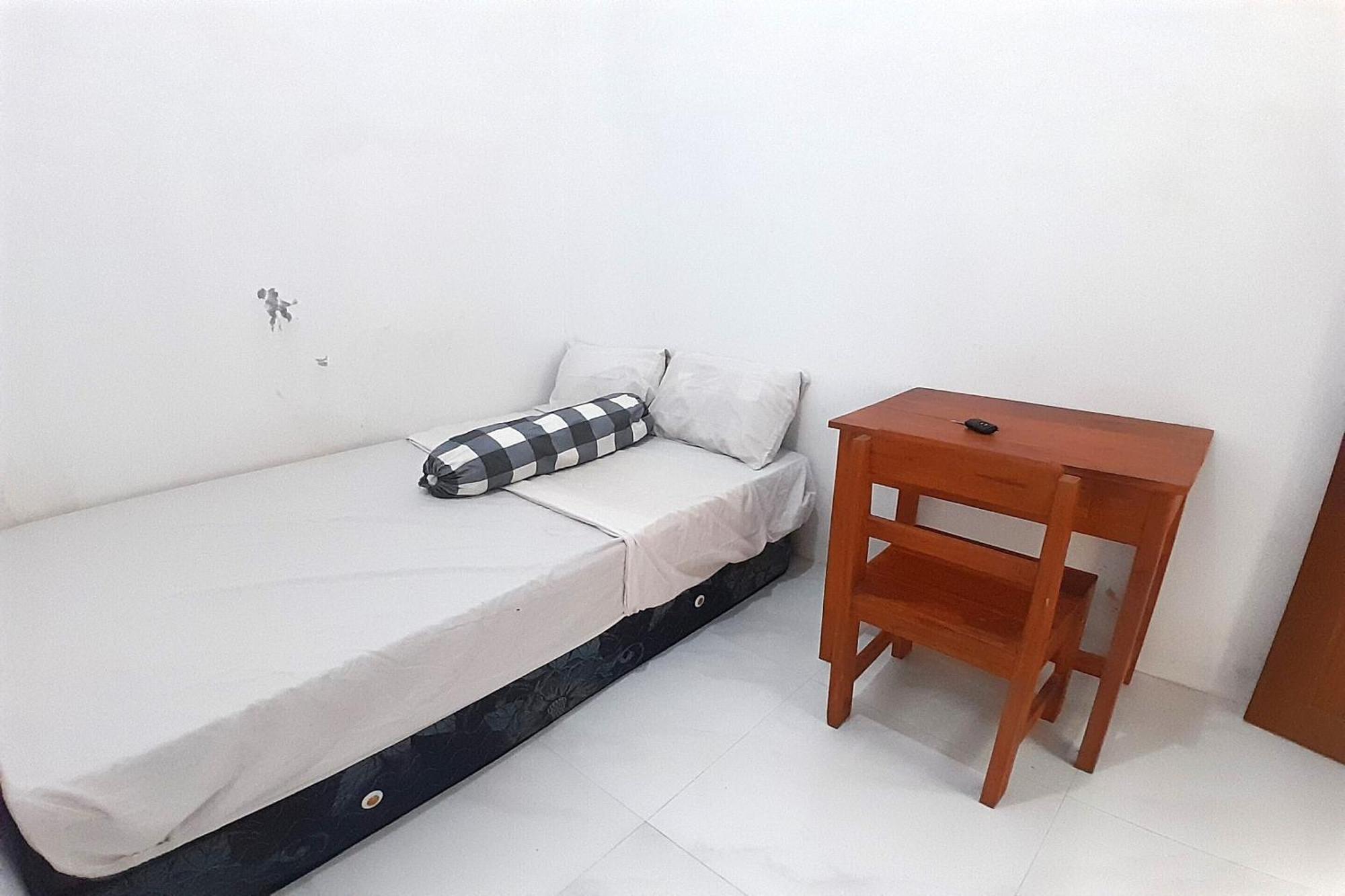 Spot On 93410 Wisma Bintang Джепара Екстериор снимка